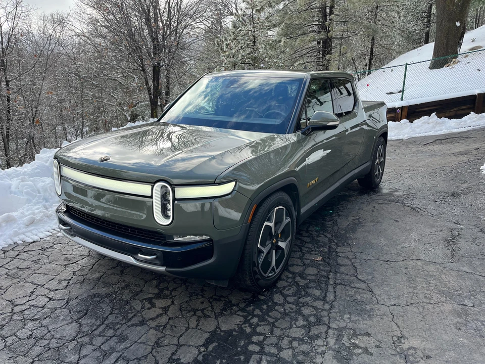 2022 Rivian R1T - Image 7 of 31