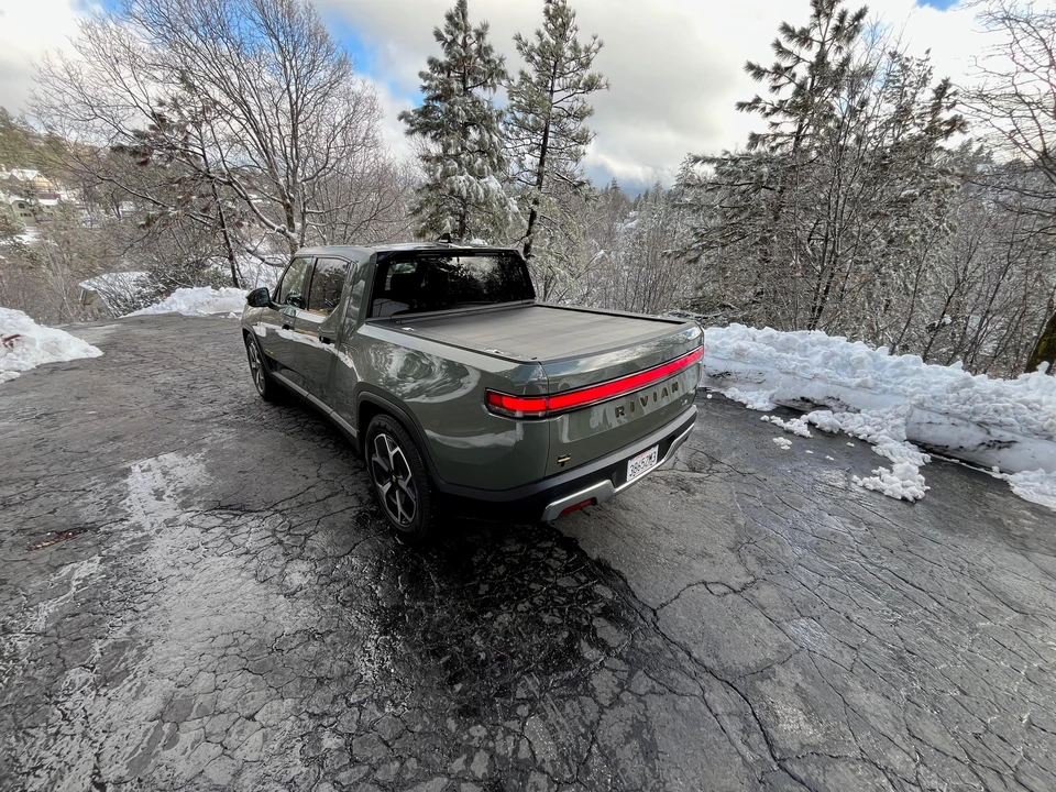 2022 Rivian R1T - Image 8 of 31