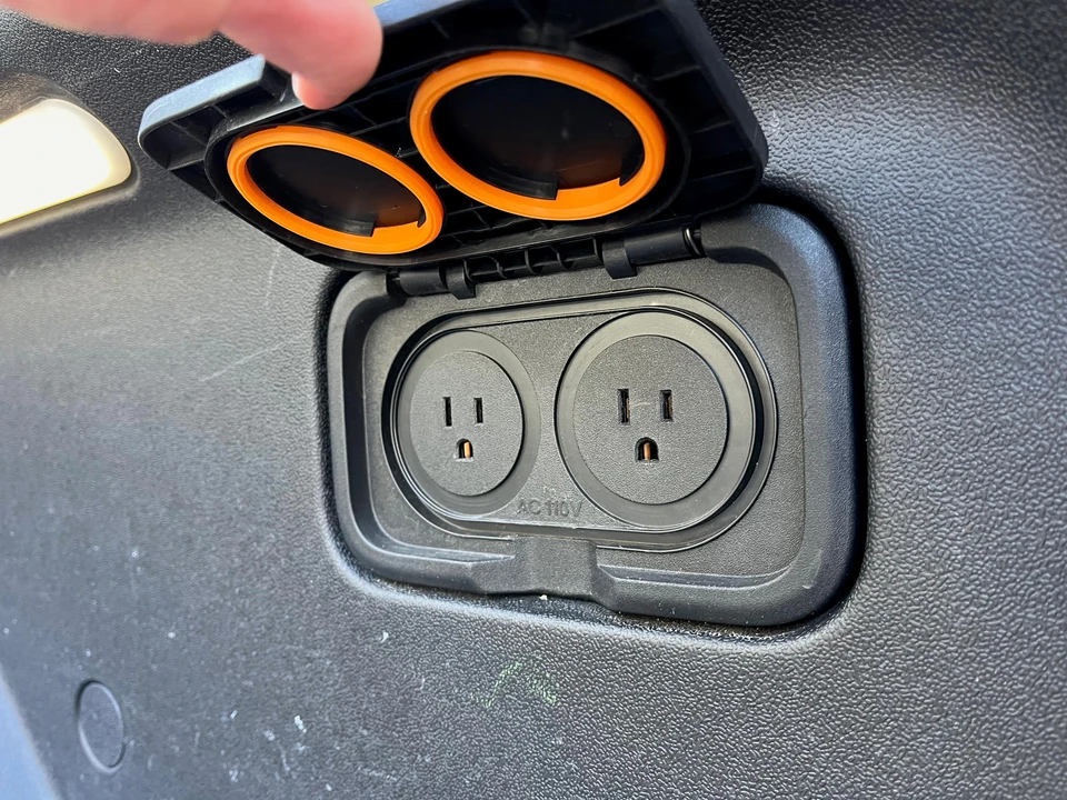 2022 Rivian R1T - Image 20 of 31