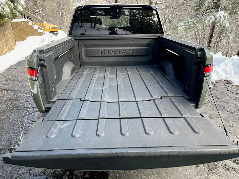 2022 Rivian R1T - Image 18 of 31