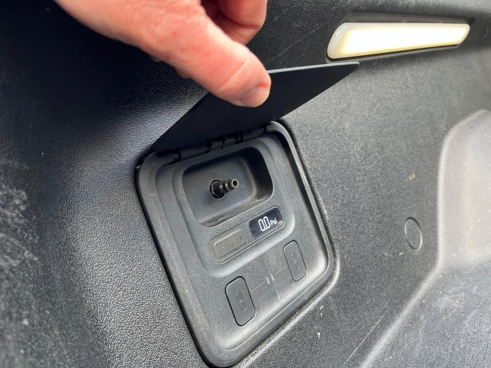 2022 Rivian R1T - Image 19 of 31