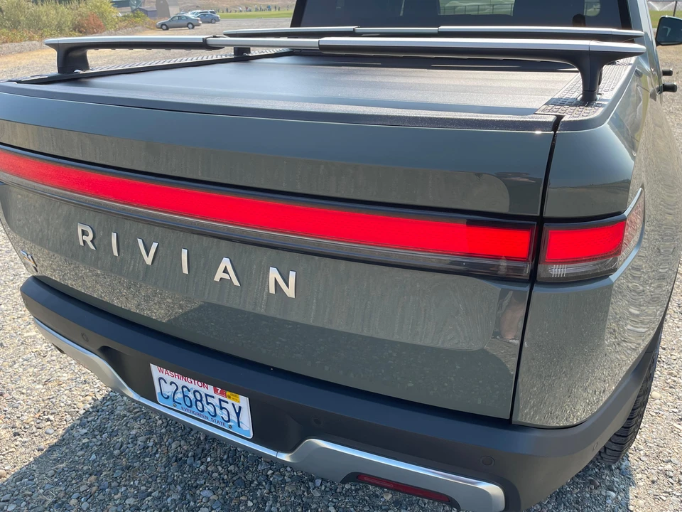 2022 Rivian R1T - Image 15 of 31