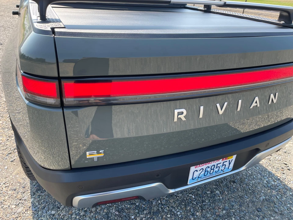 2022 Rivian R1T - Image 14 of 31