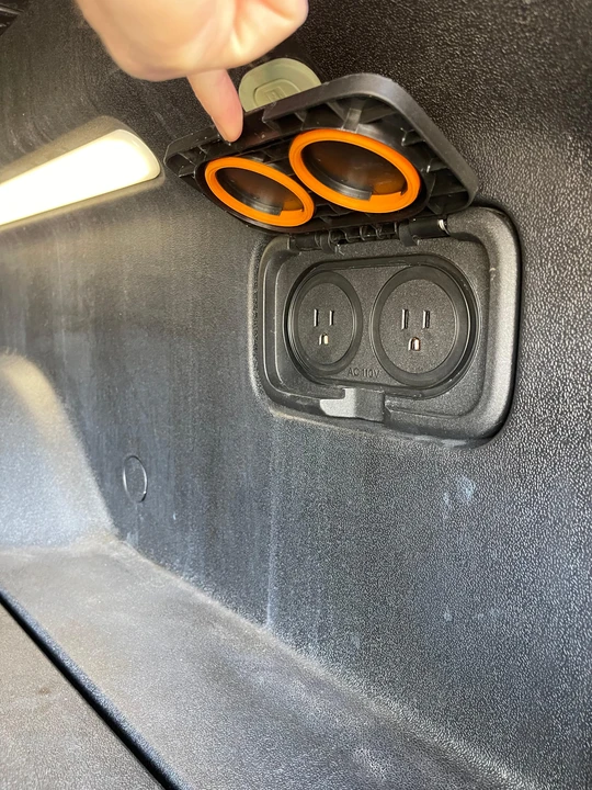 2022 Rivian R1T - Image 18 of 31