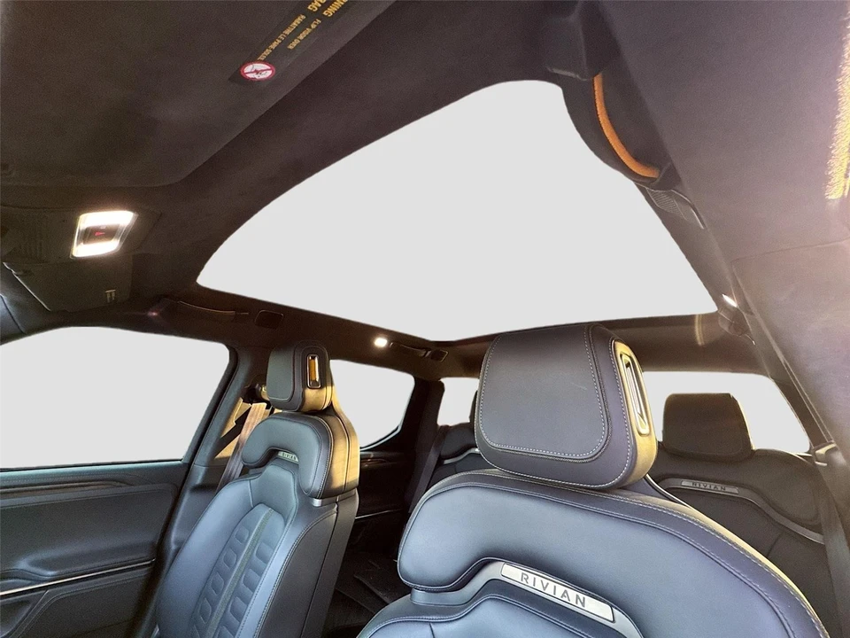 2022 Rivian R1T - Image 12 of 15