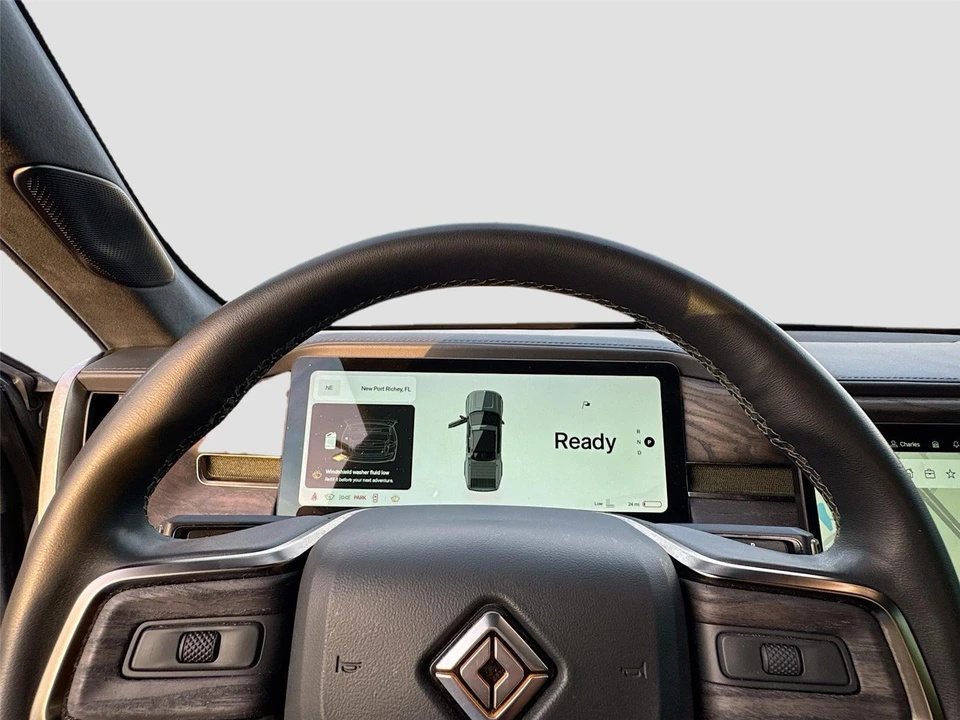 2022 Rivian R1T - Image 9 of 15
