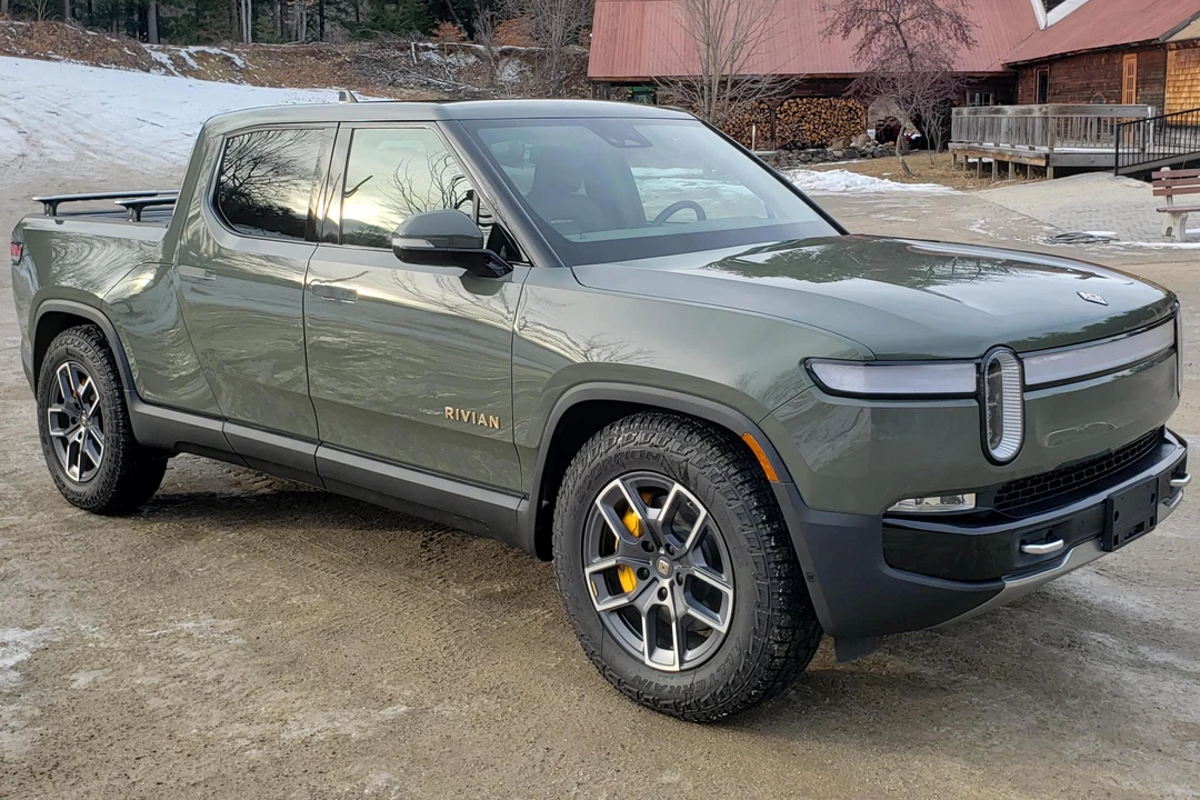 2022 Rivian R1T - Image 2 of 31