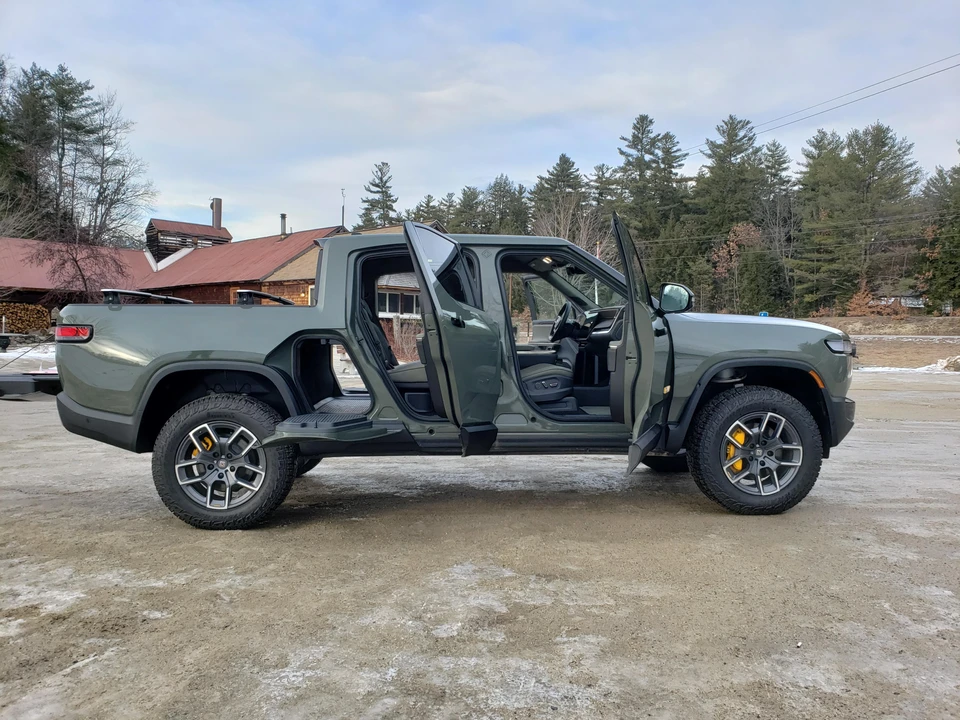 2022 Rivian R1T - Image 16 of 31