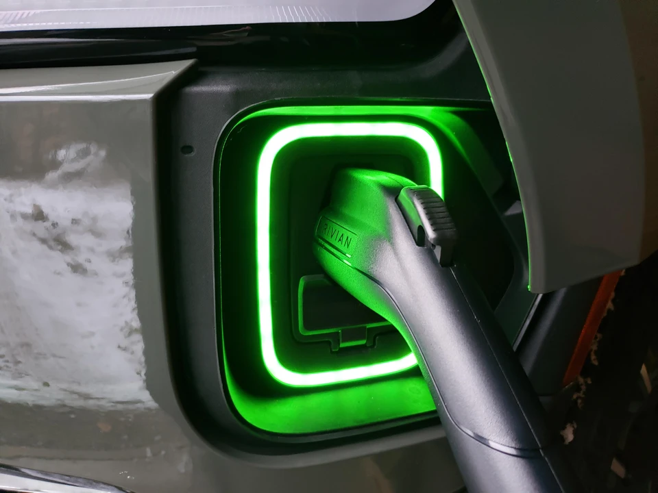 2022 Rivian R1T - Image 22 of 31