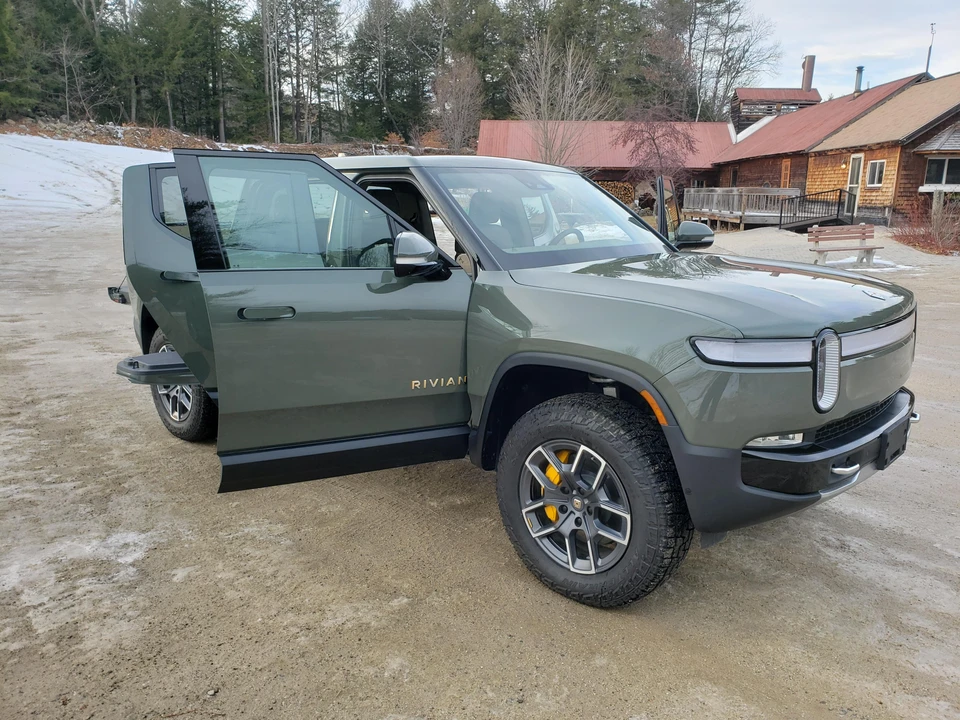 2022 Rivian R1T - Image 17 of 31