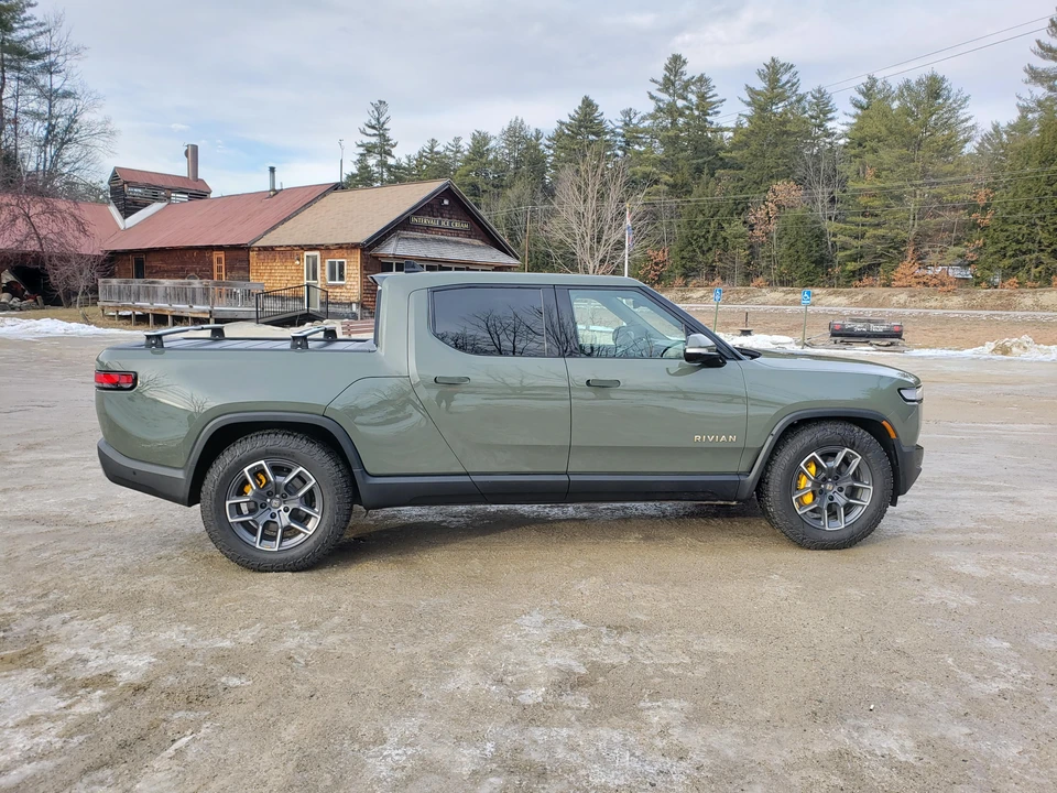 2022 Rivian R1T - Image 8 of 31