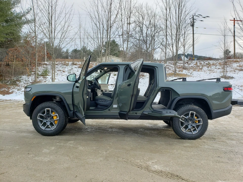 2022 Rivian R1T - Image 12 of 31