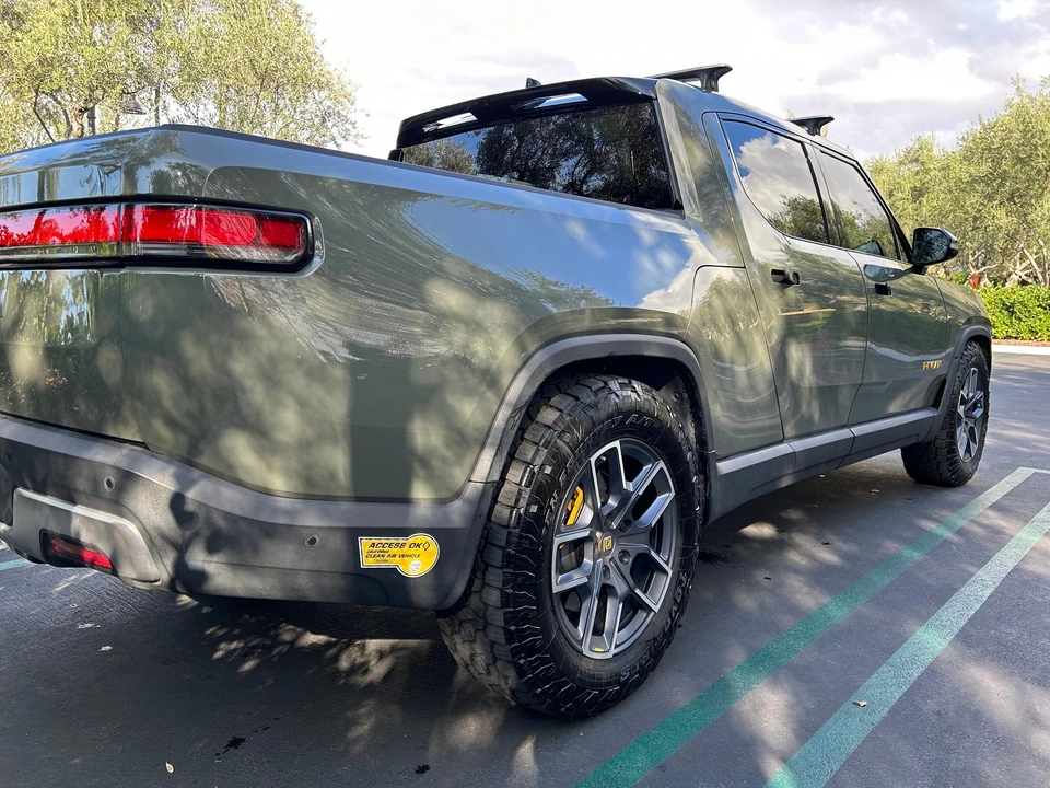 2022 Rivian R1T - Image 23 of 31