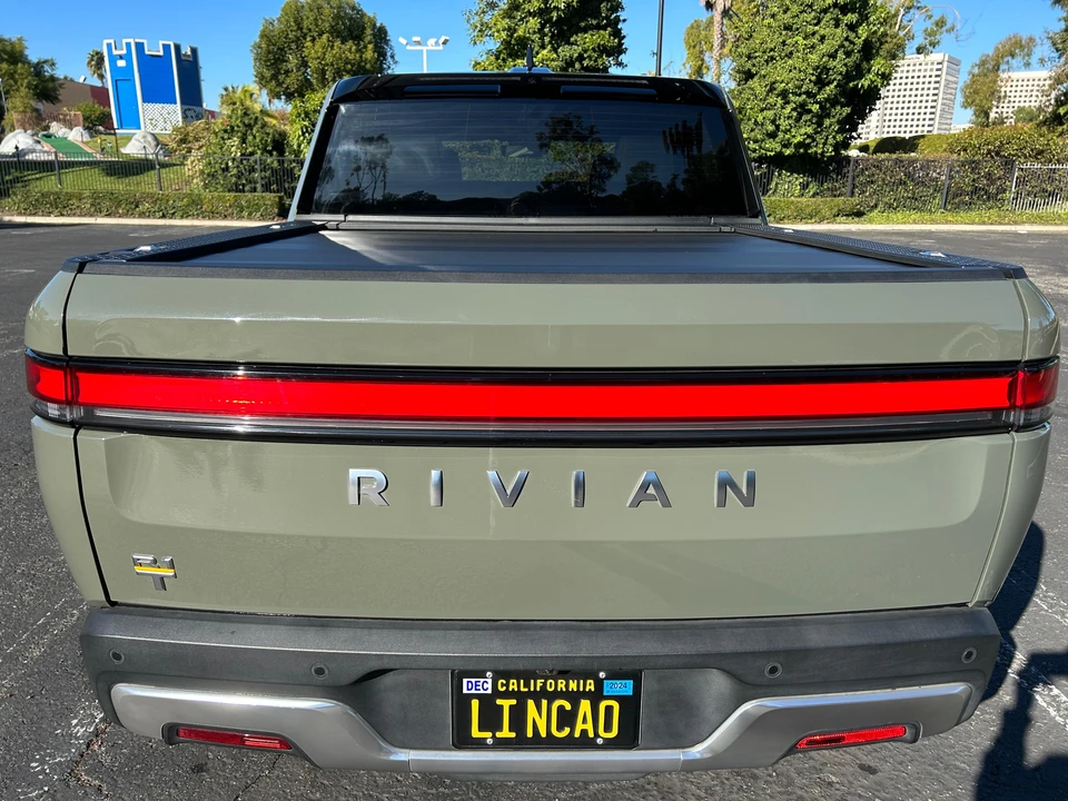 2022 Rivian R1T - Image 16 of 31