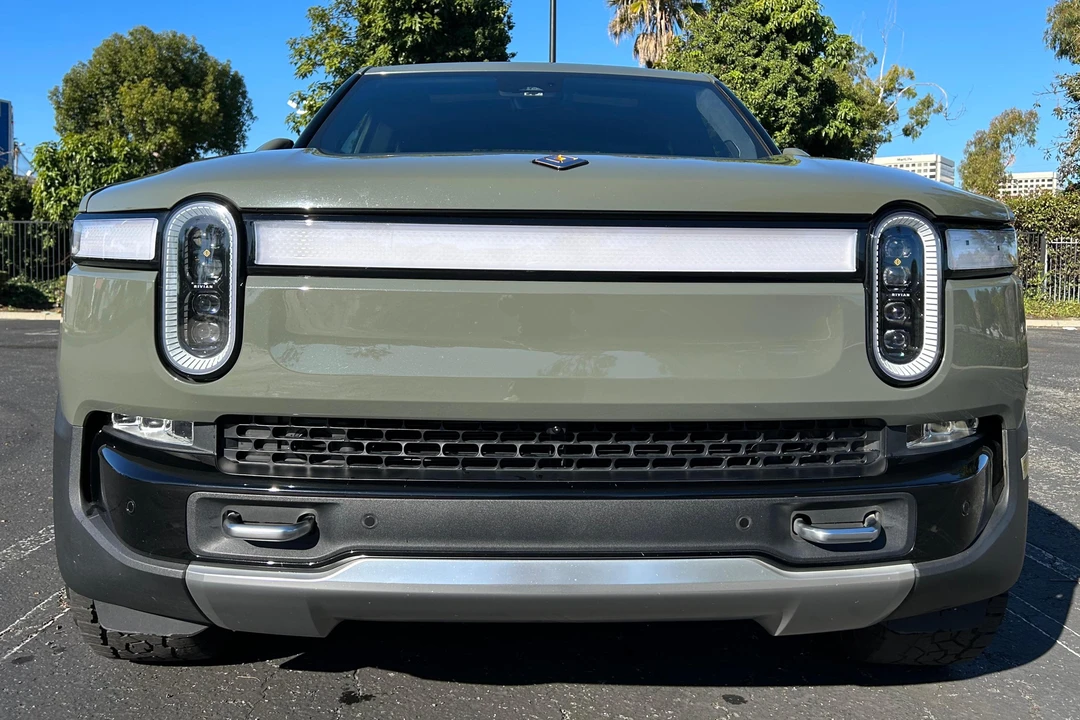 2022 Rivian R1T - Image 2 of 31