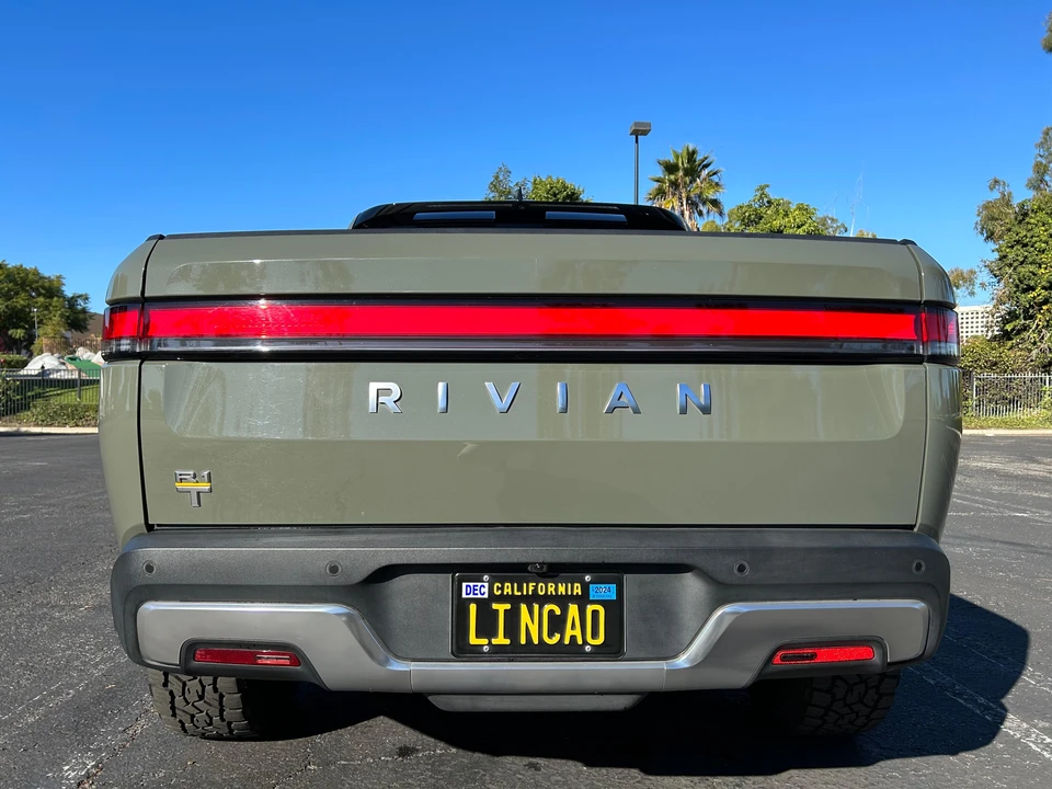 2022 Rivian R1T - Image 15 of 31