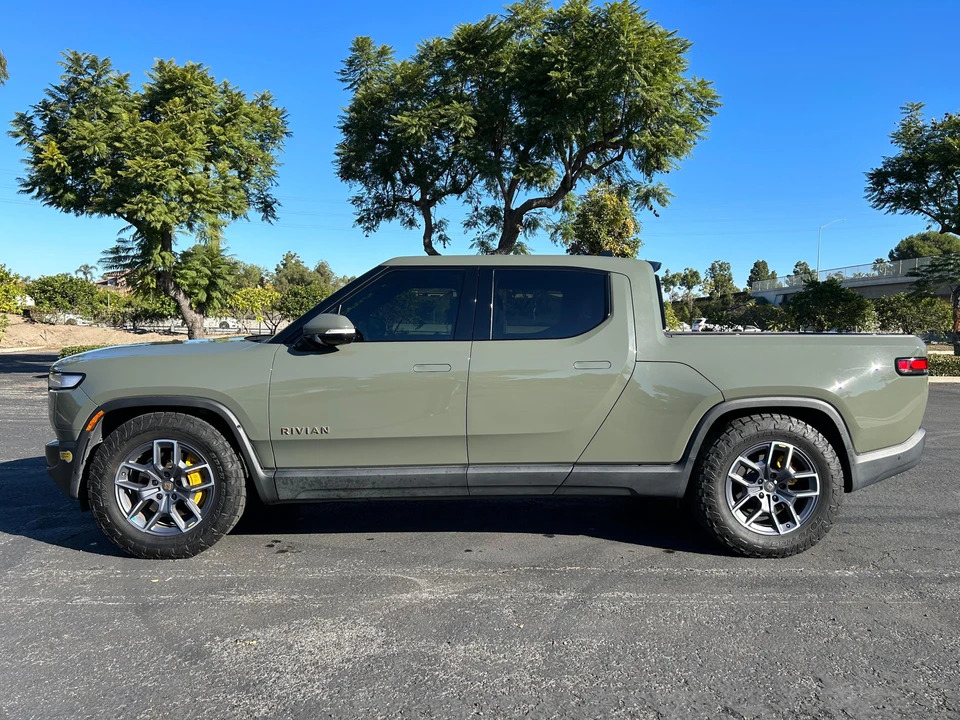 2022 Rivian R1T - Image 9 of 31