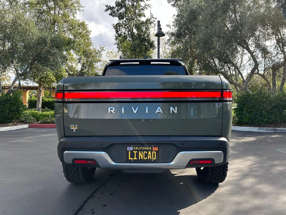 2022 Rivian R1T - Image 14 of 31