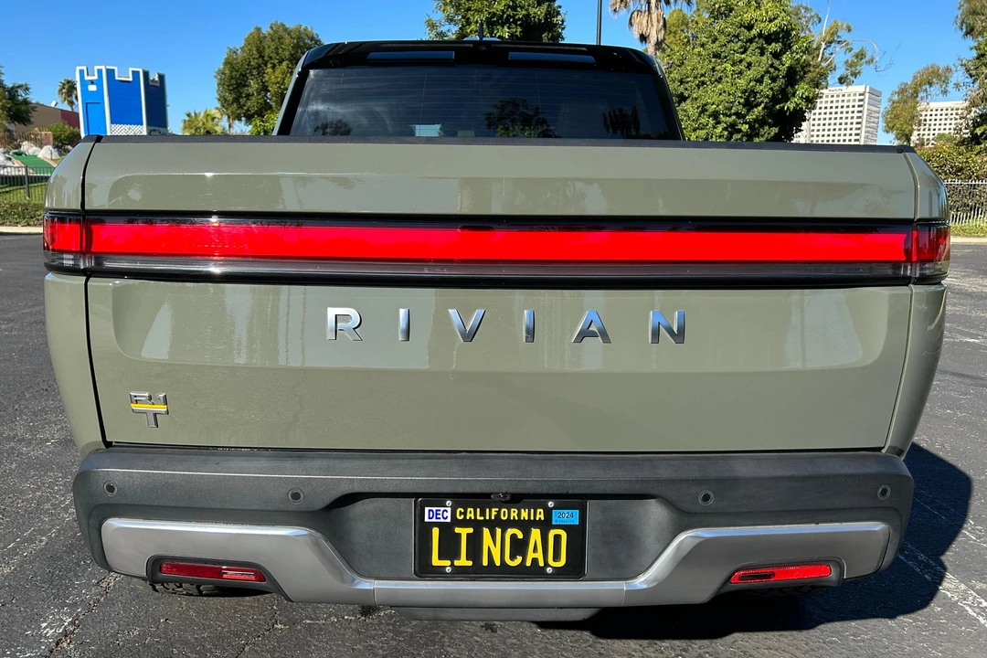 2022 Rivian R1T - Image 5 of 31