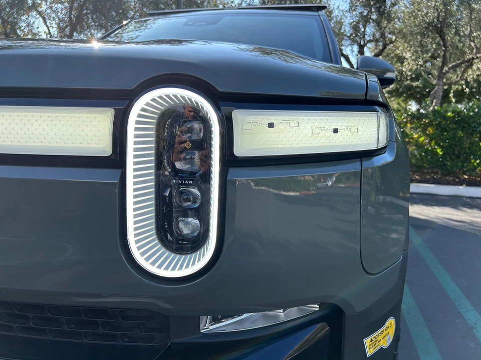 2022 Rivian R1T - Image 25 of 31