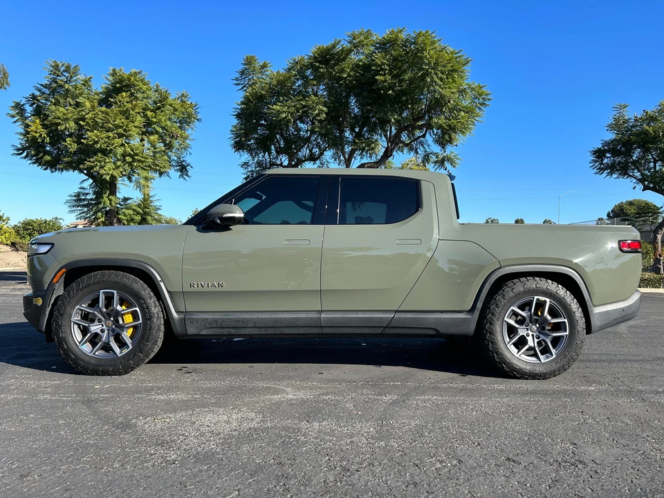 2022 Rivian R1T - Image 10 of 31