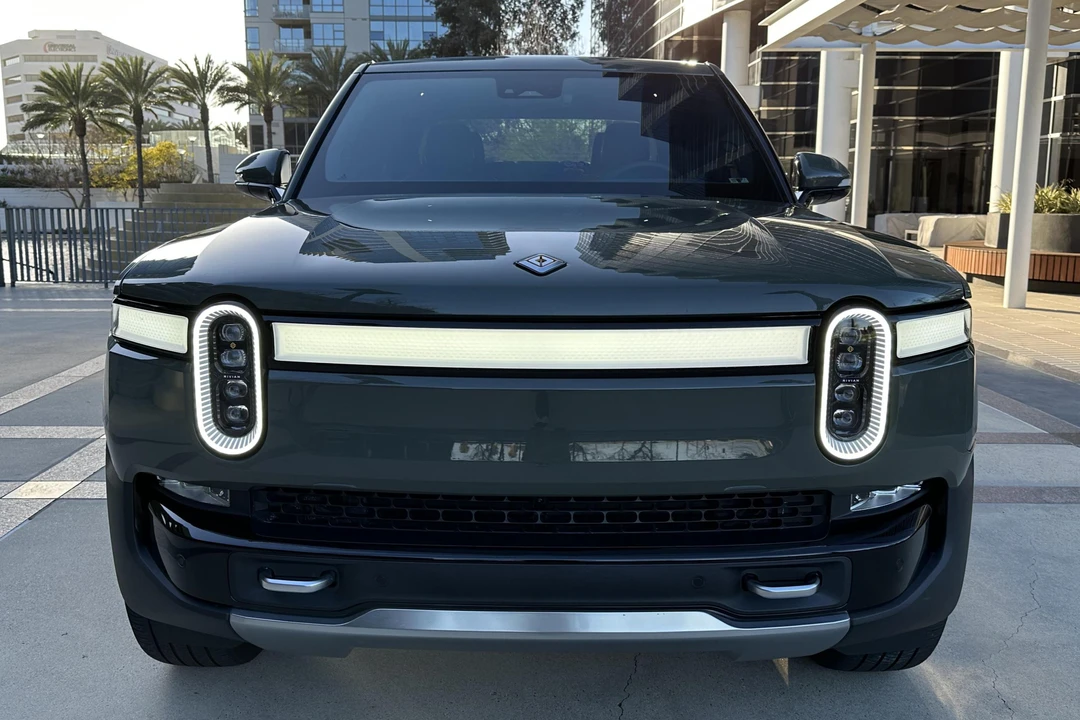 2022 Rivian R1T - Image 2 of 31