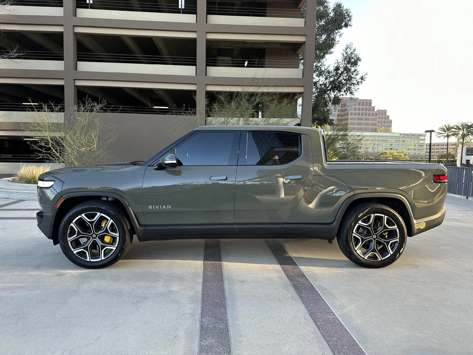 2022 Rivian R1T - Image 8 of 31