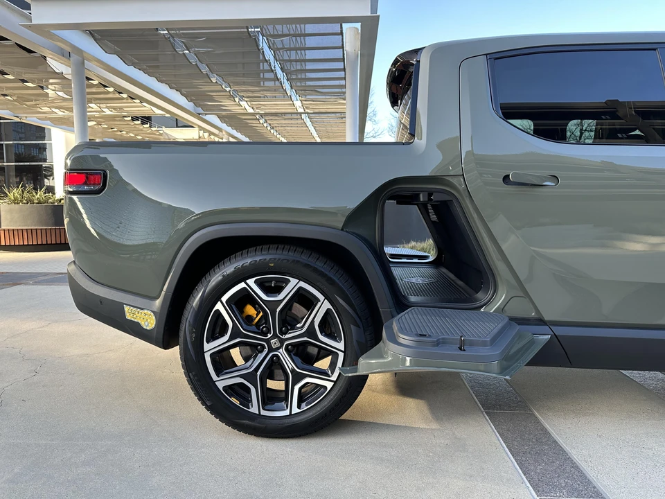 2022 Rivian R1T - Image 25 of 31