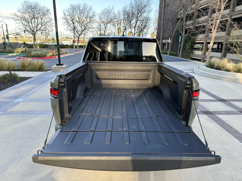 2022 Rivian R1T - Image 13 of 31