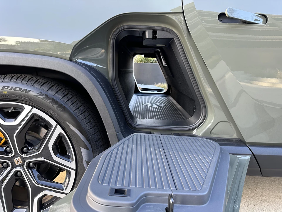 2022 Rivian R1T - Image 27 of 31