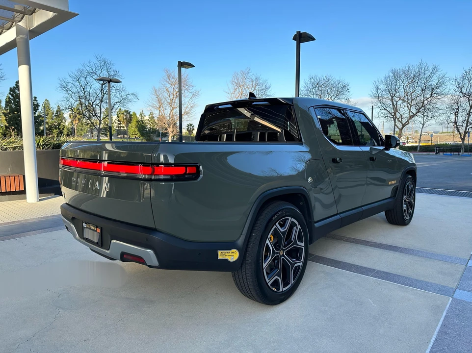 2022 Rivian R1T - Image 15 of 31