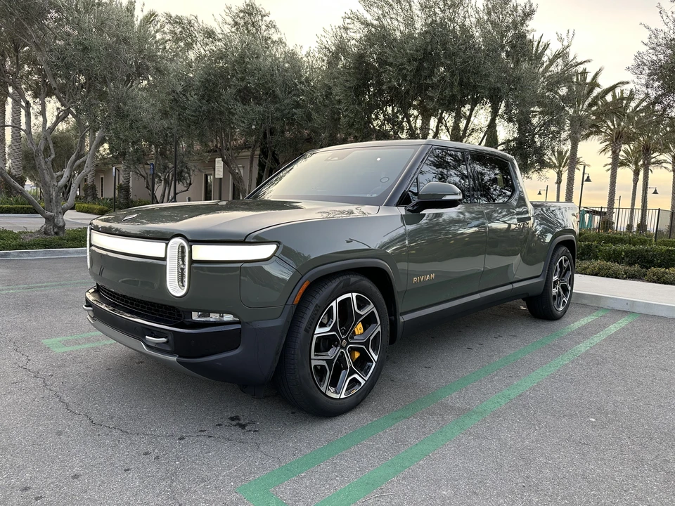 2022 Rivian R1T - Image 7 of 31
