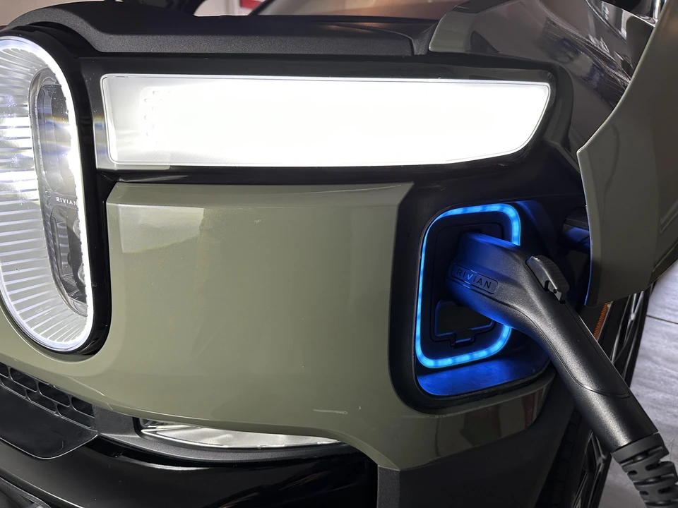2022 Rivian R1T - Image 18 of 31
