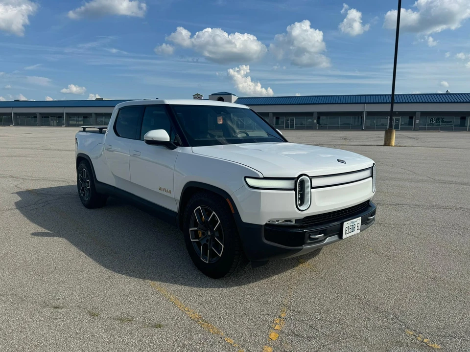 2022 Rivian R1T - Image 24 of 31