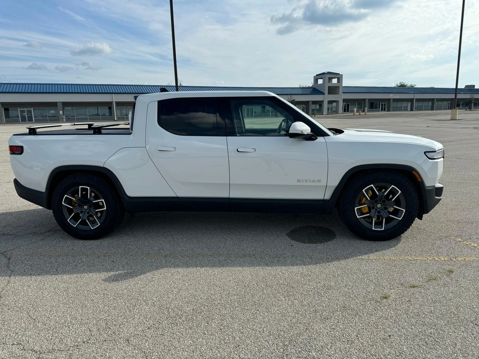 2022 Rivian R1T - Image 22 of 31