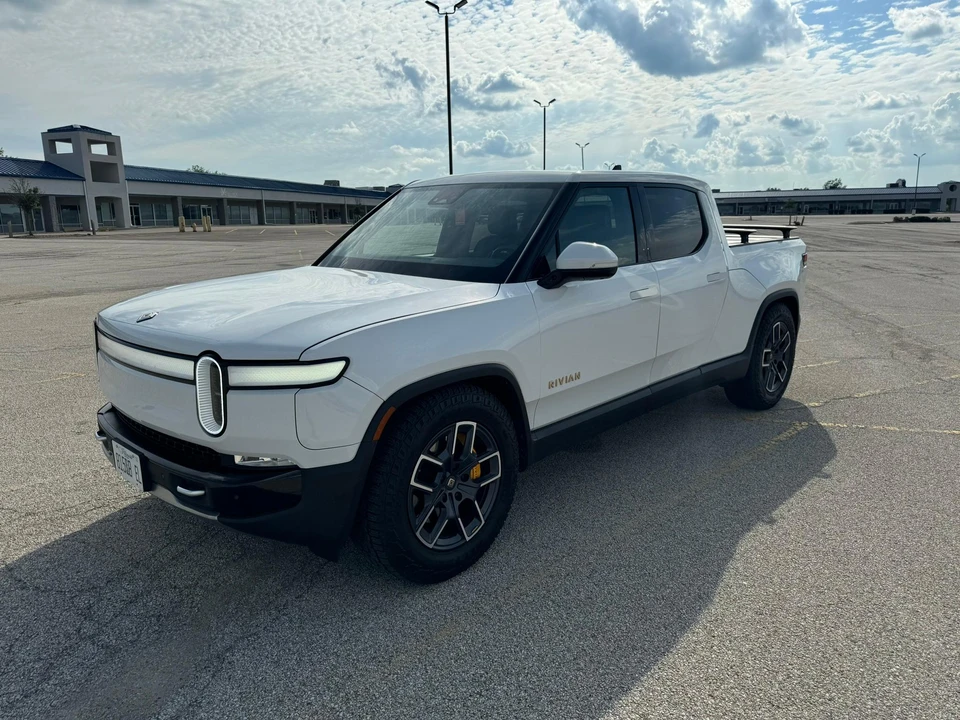 2022 Rivian R1T - Image 10 of 31