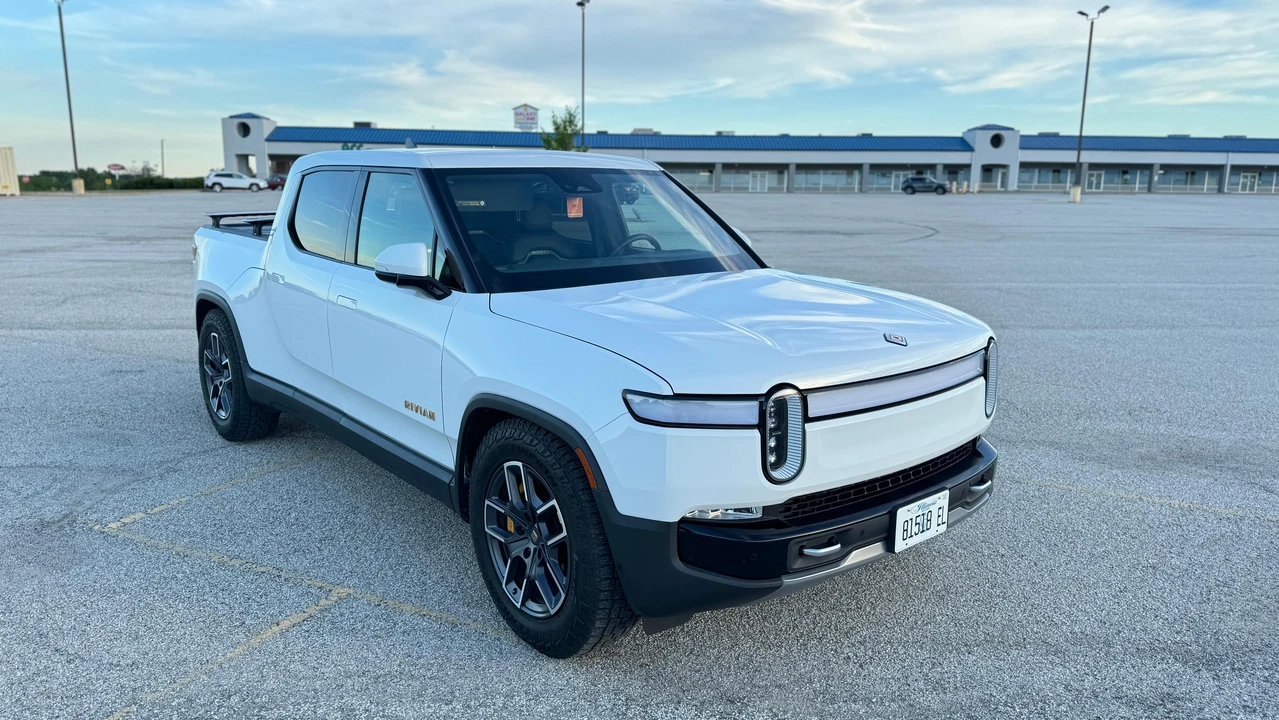 2022 Rivian R1T - Image 25 of 31