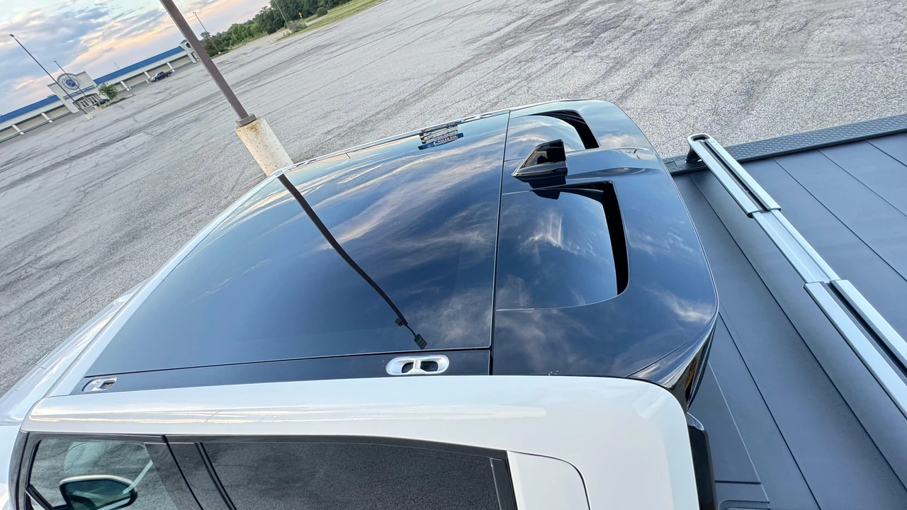 2022 Rivian R1T - Image 31 of 31