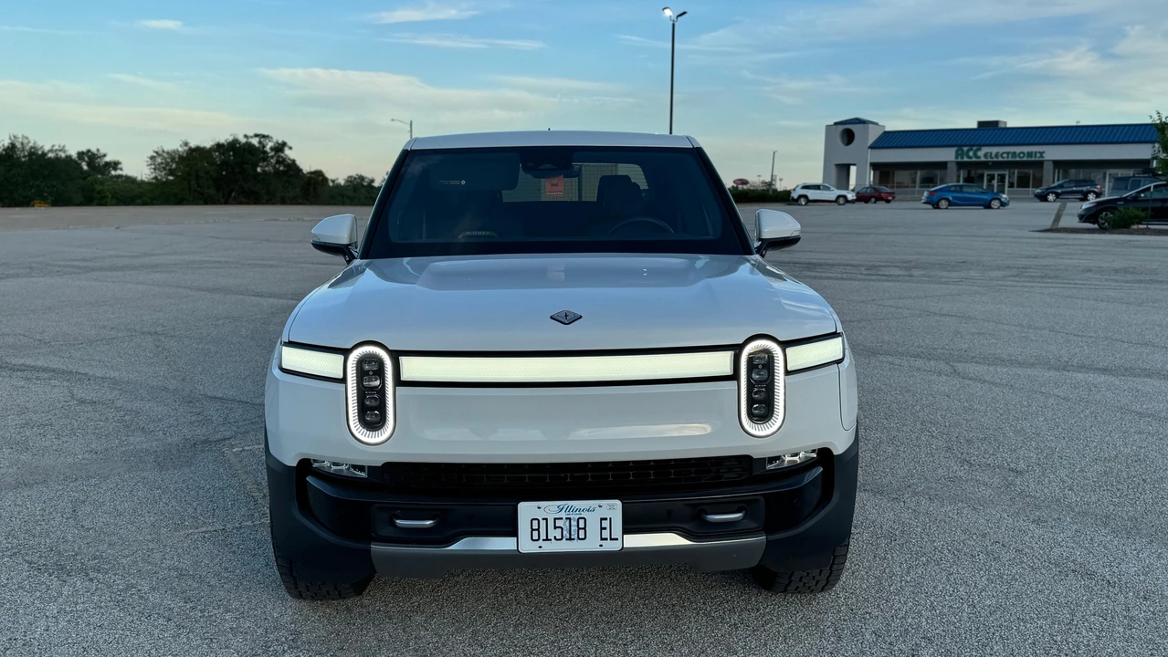 2022 Rivian R1T - Image 7 of 31