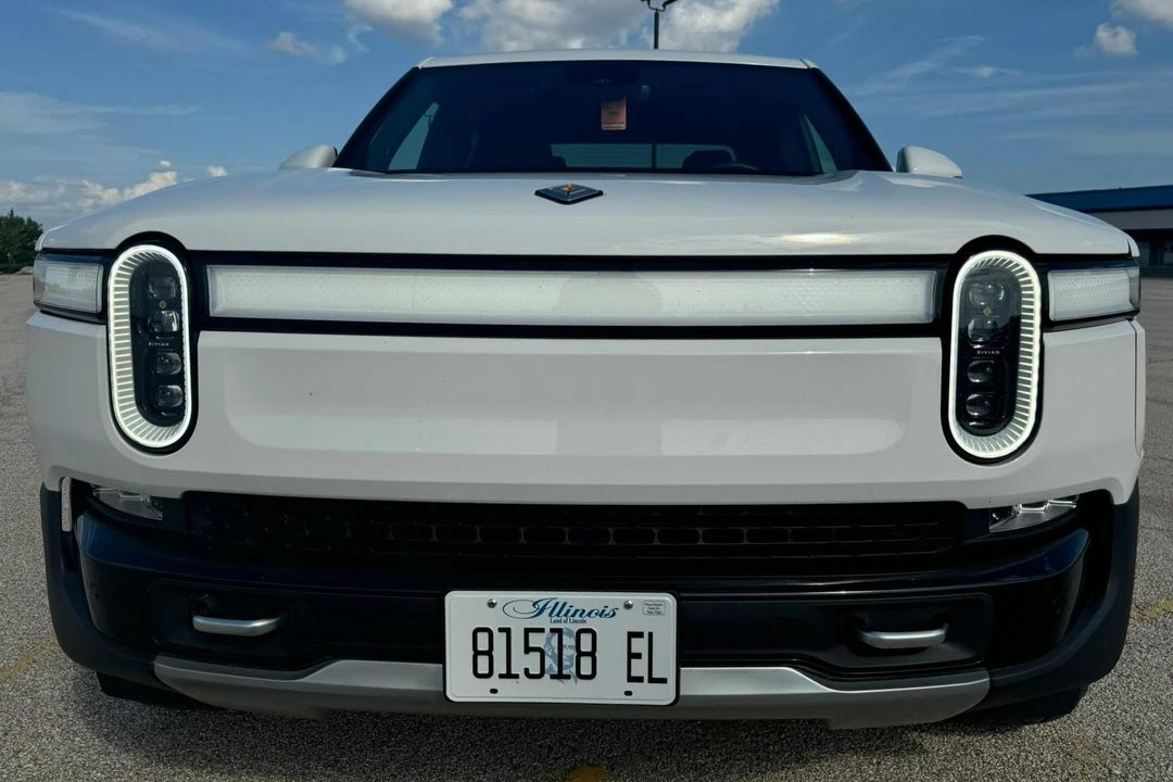 2022 Rivian R1T - Image 2 of 31