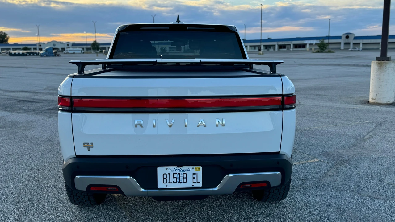 2022 Rivian R1T - Image 17 of 31