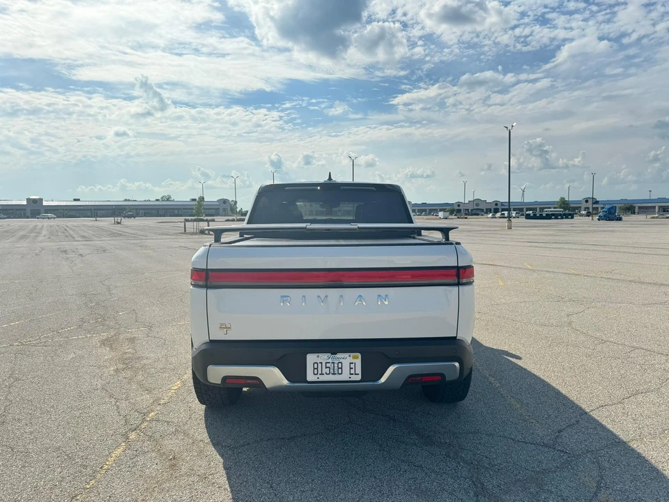 2022 Rivian R1T - Image 15 of 31