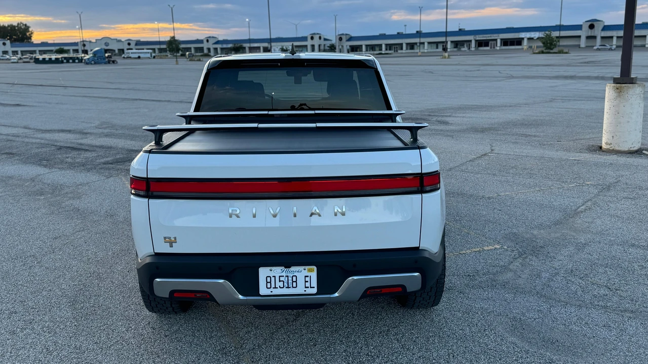 2022 Rivian R1T - Image 16 of 31