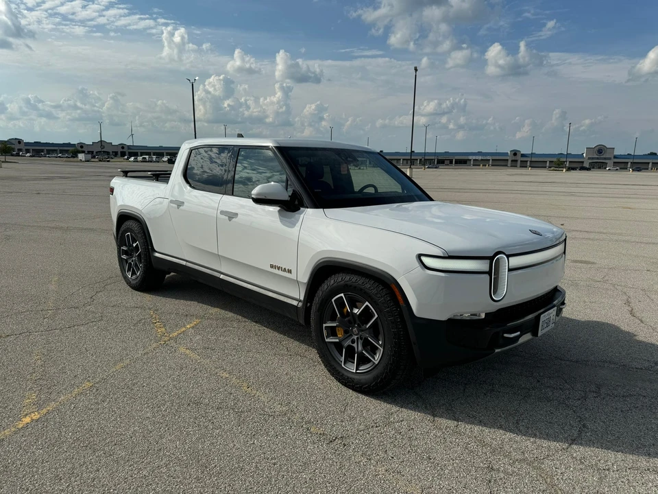 2022 Rivian R1T - Image 23 of 31