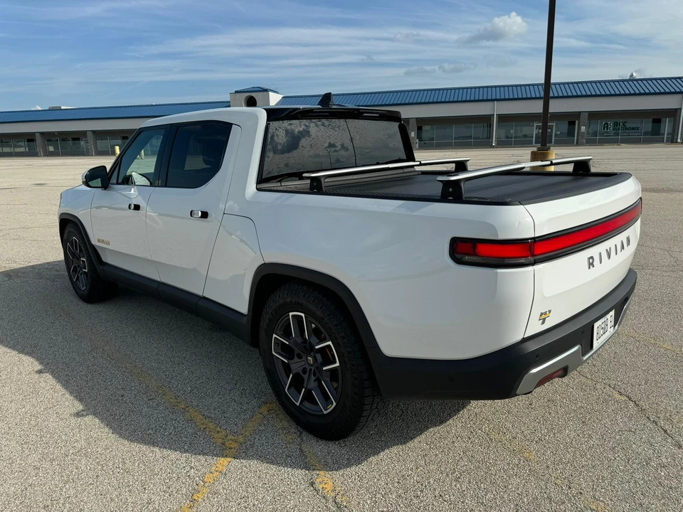 2022 Rivian R1T - Image 14 of 31