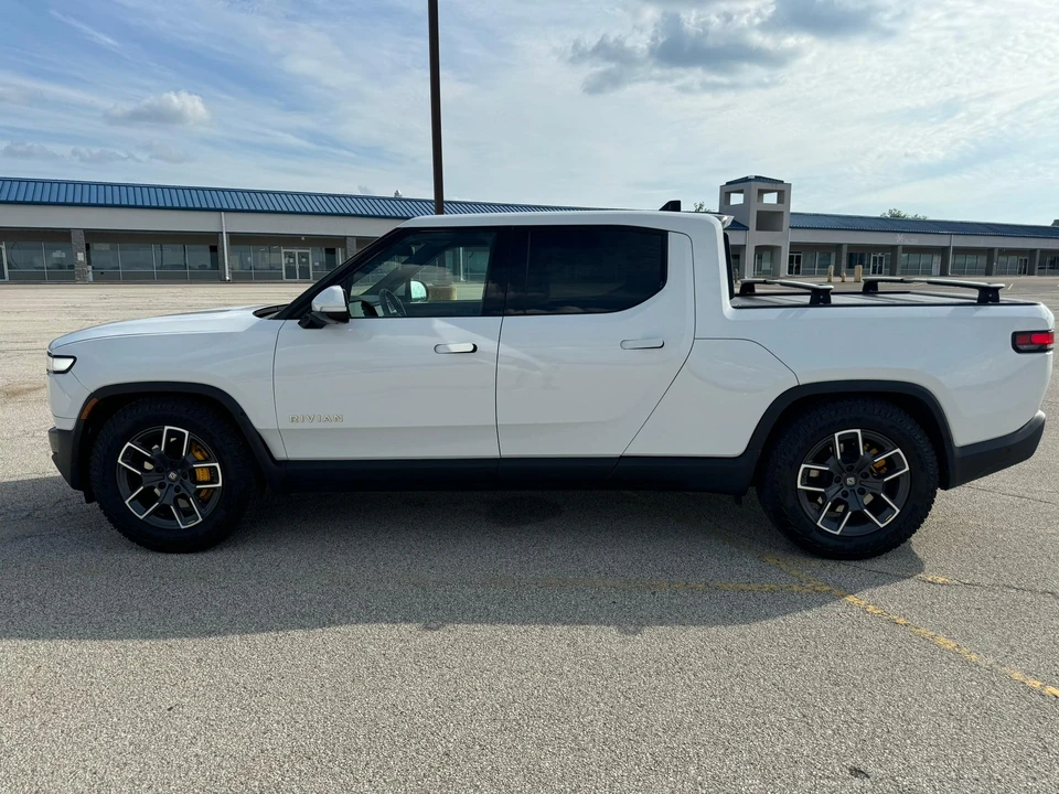 2022 Rivian R1T - Image 13 of 31
