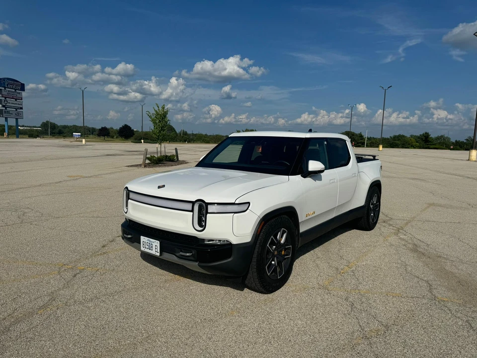 2022 Rivian R1T - Image 9 of 31