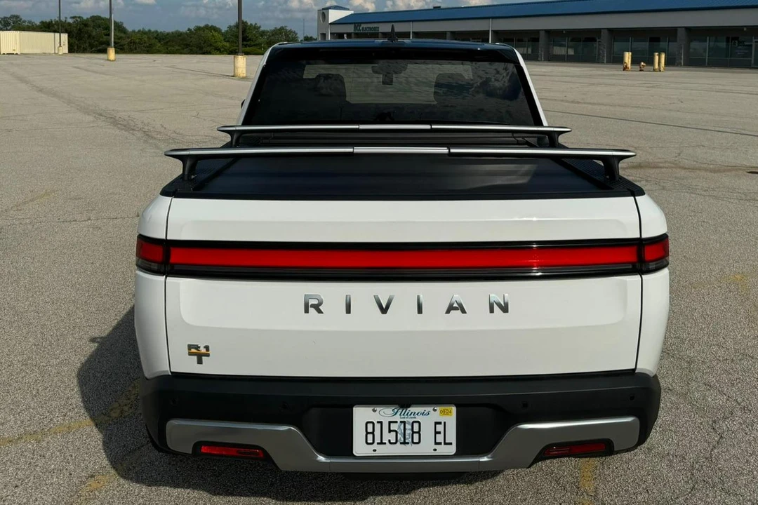2022 Rivian R1T - Image 5 of 31