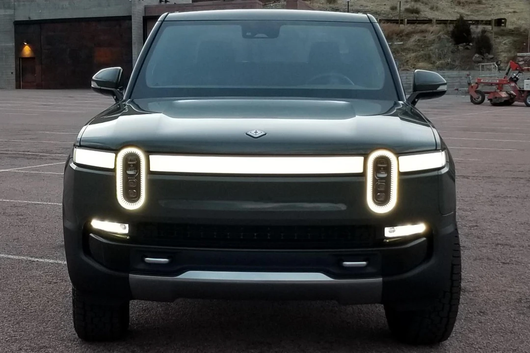 2022 Rivian R1T - Image 2 of 31
