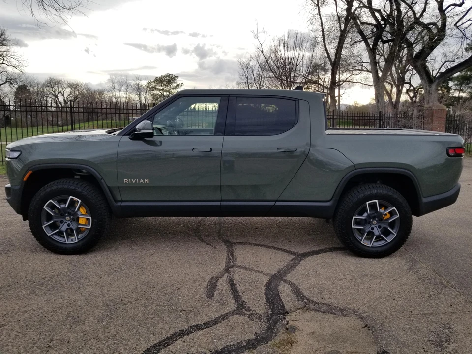 2022 Rivian R1T - Image 6 of 31